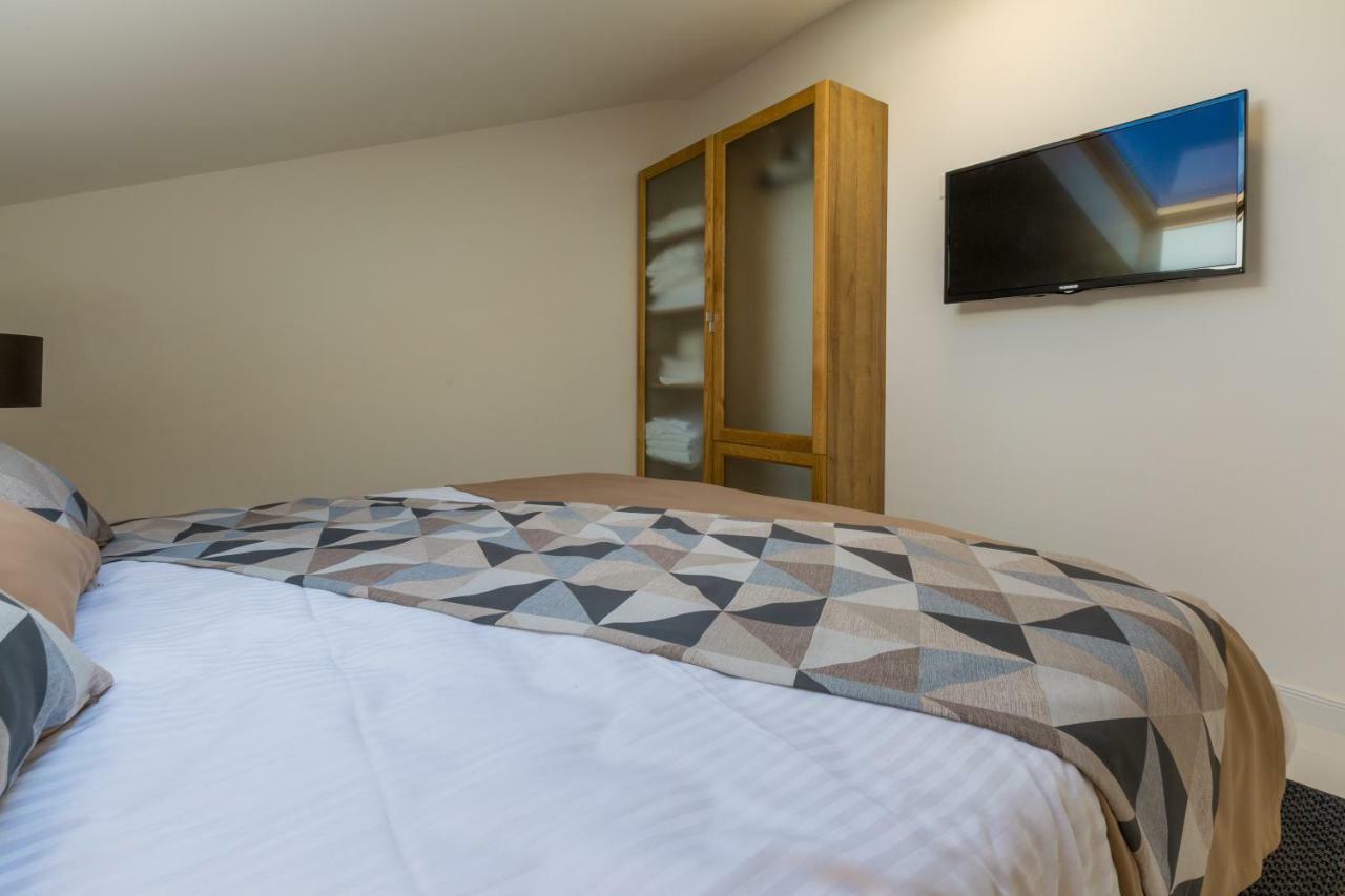 Boutique Apartments "7 Angels" ซริกเวนิซา ภายนอก รูปภาพ